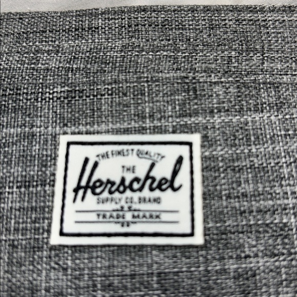 The Herschel Supply Gray white blk Card Holder and coins wallet - Picture 8 of 9